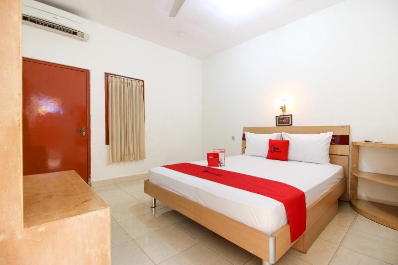 RedDoorz @ Jalan Menteri Supeno - Oda