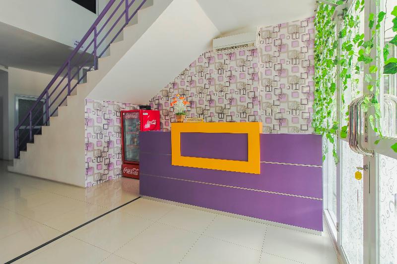 RedDoorz Plus near Stasiun Bekasi - Lobi