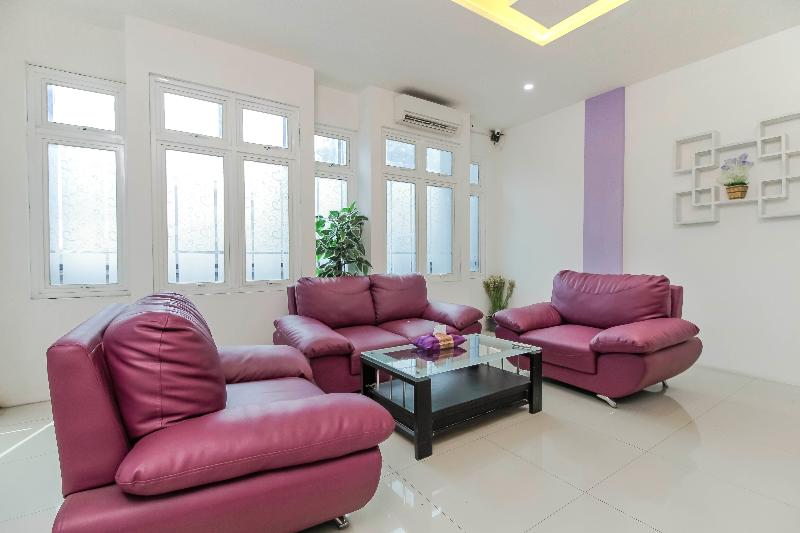 RedDoorz Plus near Stasiun Bekasi - Lobi