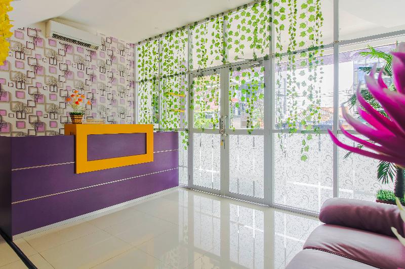 RedDoorz Plus near Stasiun Bekasi - Lobi