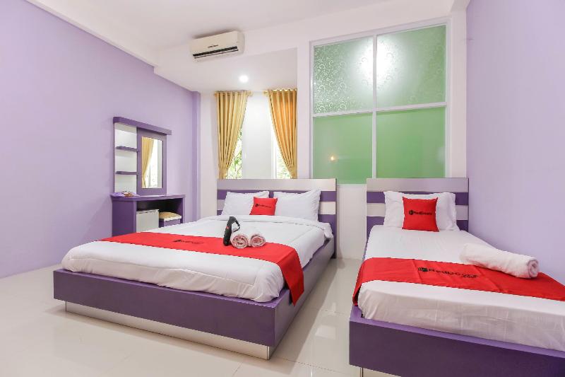 RedDoorz Plus near Stasiun Bekasi - Oda