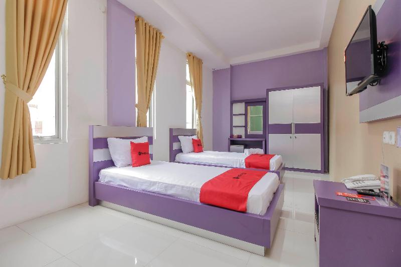 RedDoorz Plus near Stasiun Bekasi - Oda