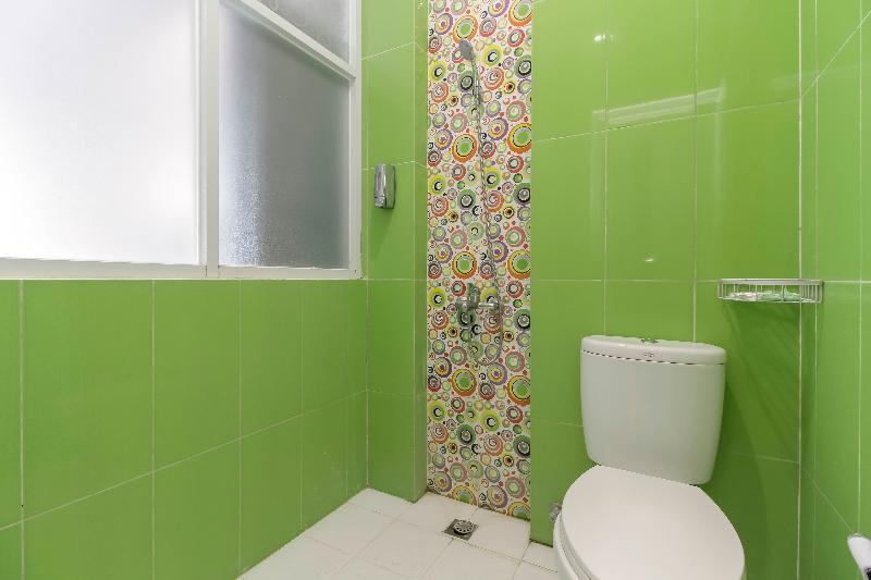 RedDoorz Plus near Stasiun Bekasi - Oda