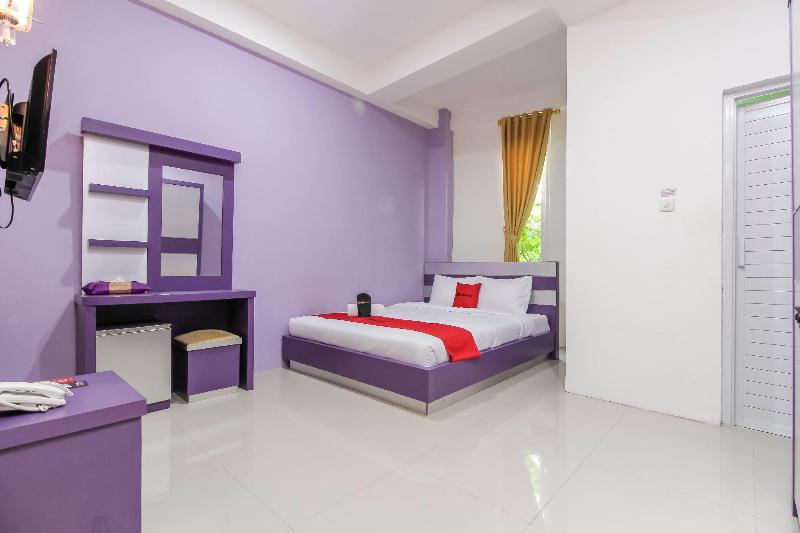 RedDoorz Plus near Stasiun Bekasi - Oda