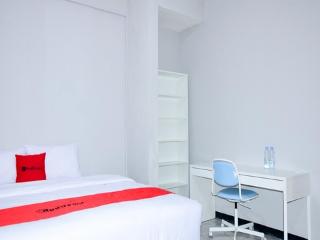 RedDoorz Plus near Mall Kelapa Gading fotoÄŸrafÄ±