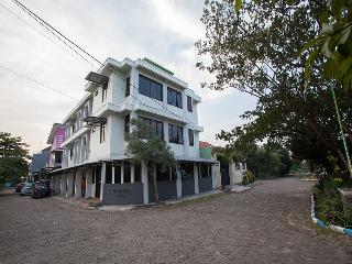 RedDoorz Syariah near DBL Arena 2 otel fotoğrafı