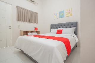 RedDoorz near Ciputra Golf Surabaya otel fotoğrafı