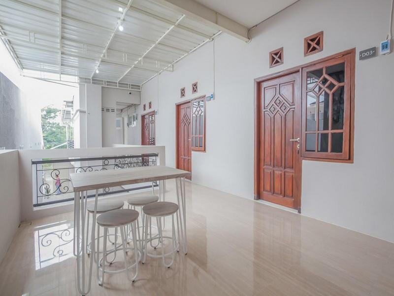 RedDoorz near Ciputra Golf Surabaya - Genel