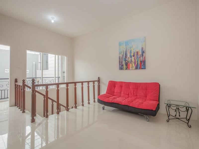 RedDoorz near Ciputra Golf Surabaya - Genel