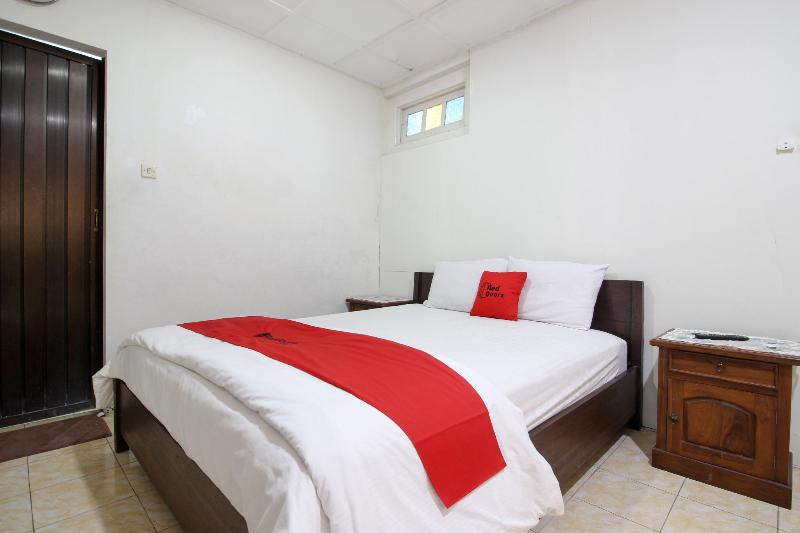 RedDoorz Syariah near Wijilan Yogyakarta - Oda
