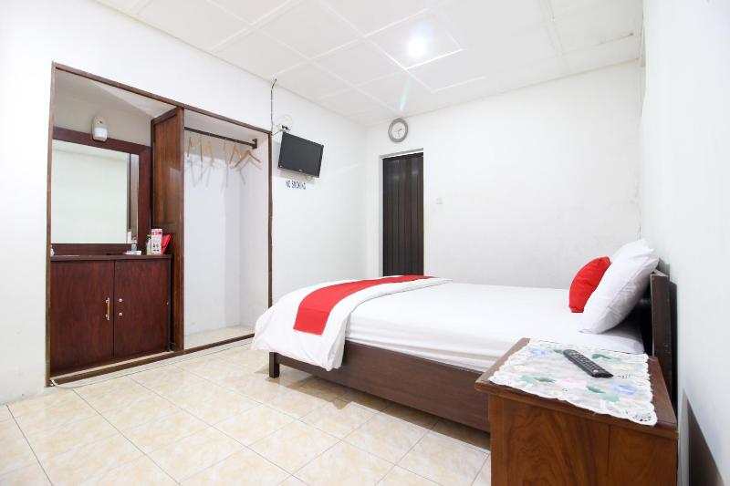 RedDoorz Syariah near Wijilan Yogyakarta - Oda