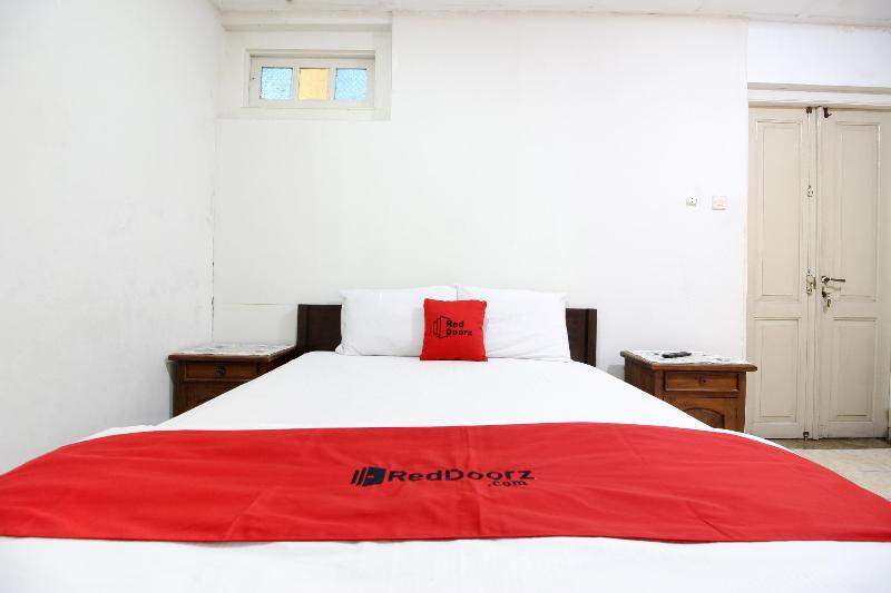 RedDoorz Syariah near Wijilan Yogyakarta - Oda