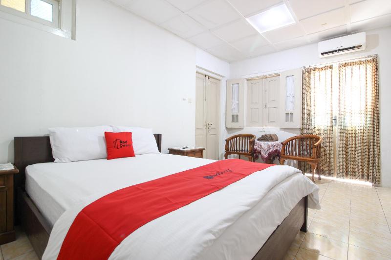 RedDoorz Syariah near Wijilan Yogyakarta - Oda