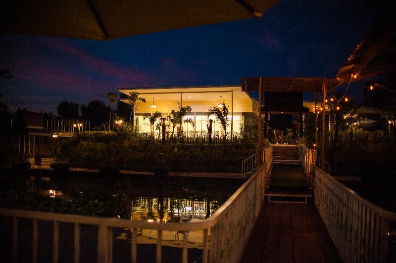 Bluemoon Riverside Resort Ubon Ratchathani - Restoran