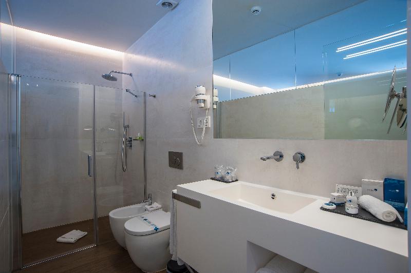 Sansebay Hotel - Oda