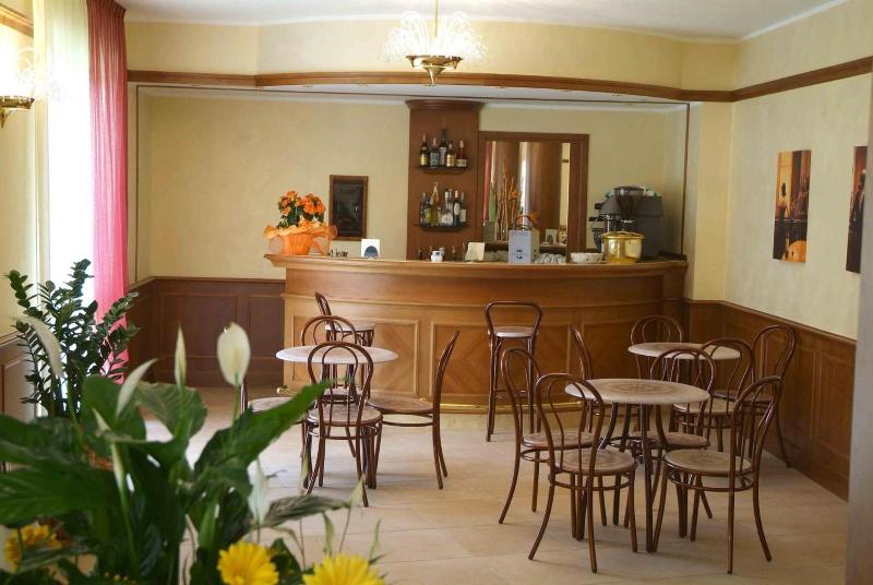 Valentino - Bar