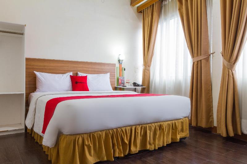 RedDoorz Plus @ Surapati 2 - Oda