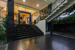 RedDoorz Premium @ Ampera Raya 2 otel fotoğrafı
