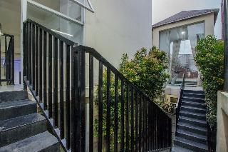 RedDoorz Premium @ Ampera Raya 2 fotoÄŸrafÄ±