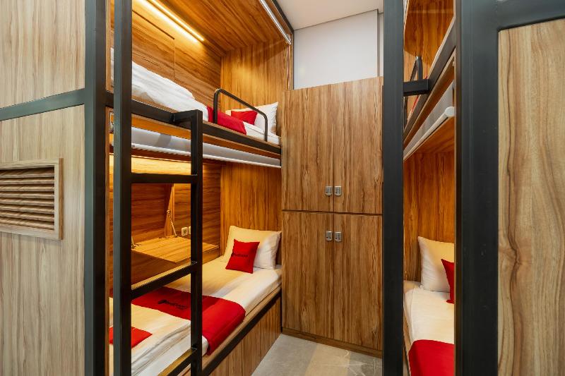 RedDoorz Plus near Senayan City - Oda