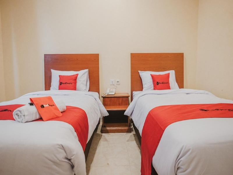 RedDoorz Plus near Plaza Blok M - Oda