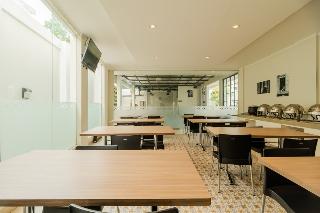 RedDoorz Plus near Lippo Mall Kemang 2 fotoÄŸrafÄ±