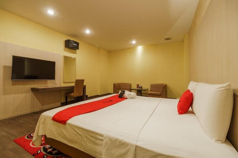 RedDoorz Plus near Dunia Fantasi Ancol - Oda