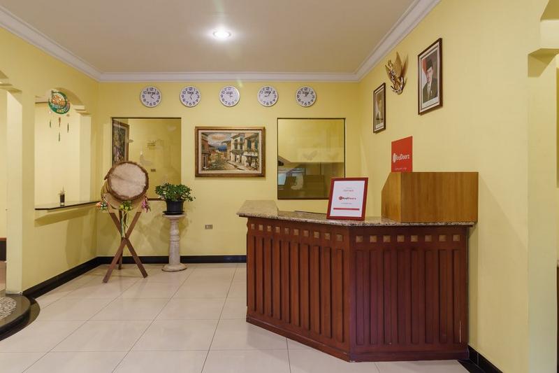 RedDoorz Plus near Ancol - Lobi