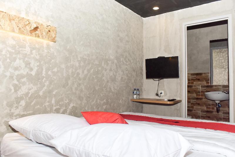 RedDoorz Plus @ Kemayoran - Oda