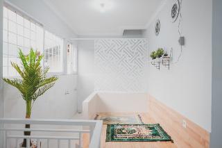 RedDoorz Syariah near Siloam Hospital Kebon Jeruk otel fotoğrafı