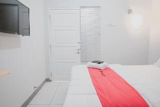 RedDoorz Syariah near Siloam Hospital Kebon Jeruk fotoÄŸrafÄ±
