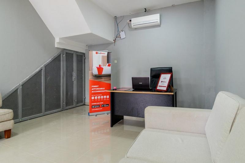 RedDoorz near Plaza Atrium Senen - Lobi