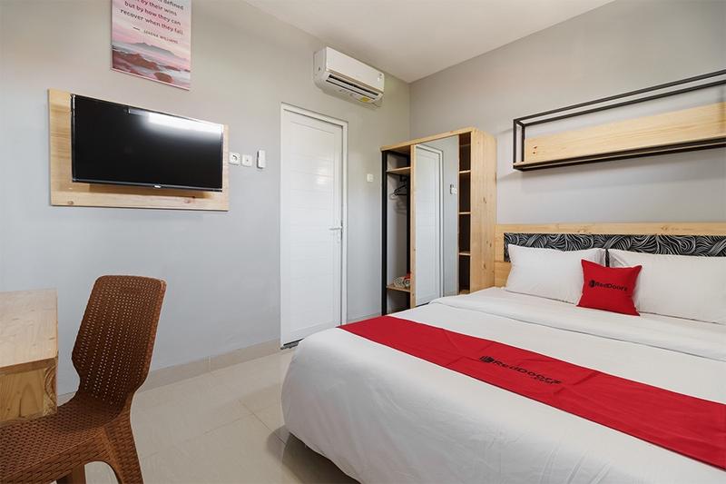 RedDoorz near Plaza Atrium Senen - Oda