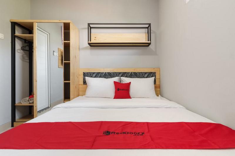 RedDoorz near Plaza Atrium Senen - Oda