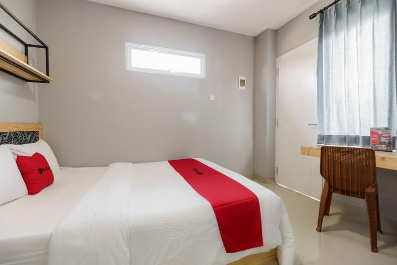 RedDoorz near Plaza Atrium Senen - Oda