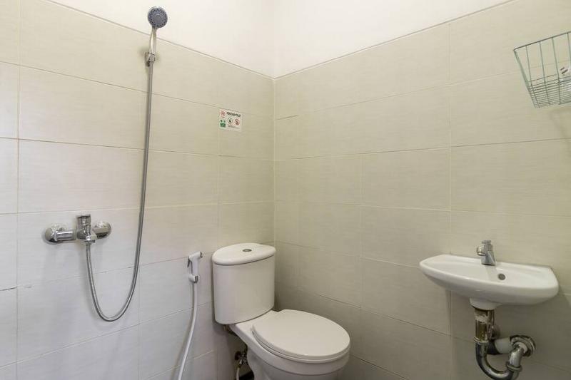 RedDoorz near Plaza Atrium Senen - Oda