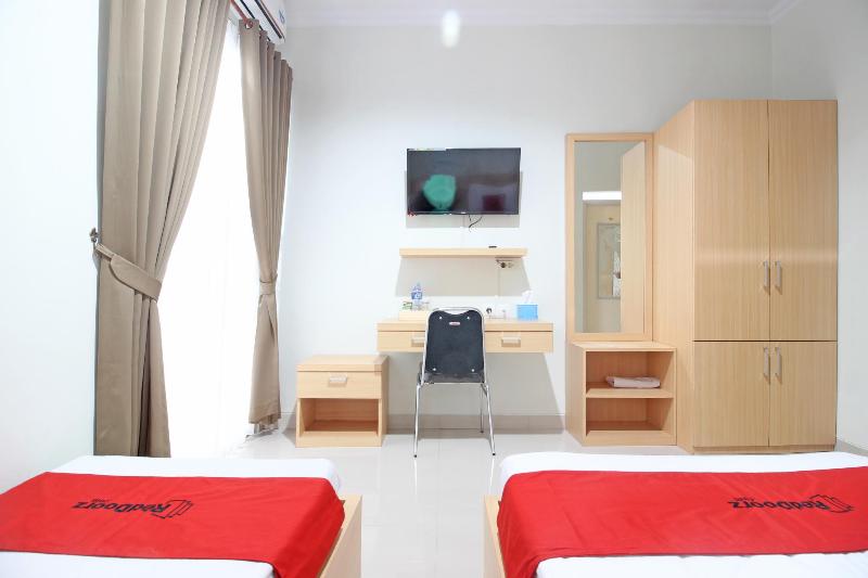 RedDoorz near AMIKOM Yogyakarta - Oda