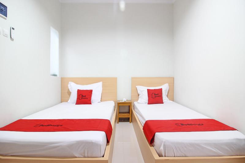 RedDoorz near AMIKOM Yogyakarta - Oda