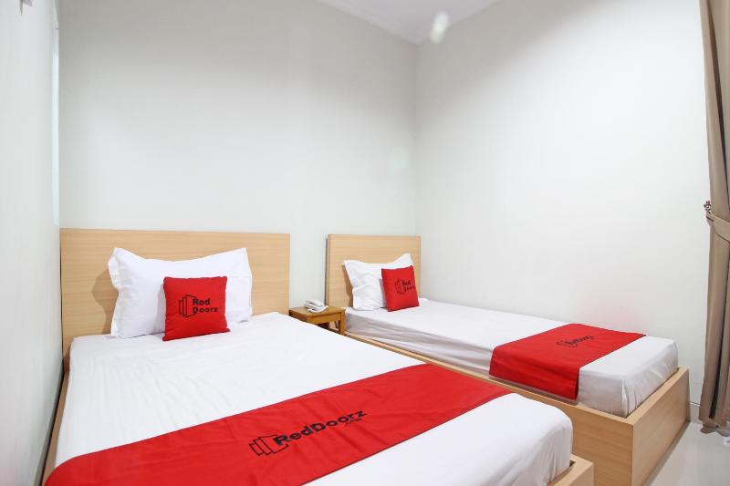 RedDoorz near AMIKOM Yogyakarta - Oda