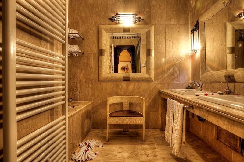 Riad Kniza - Genel