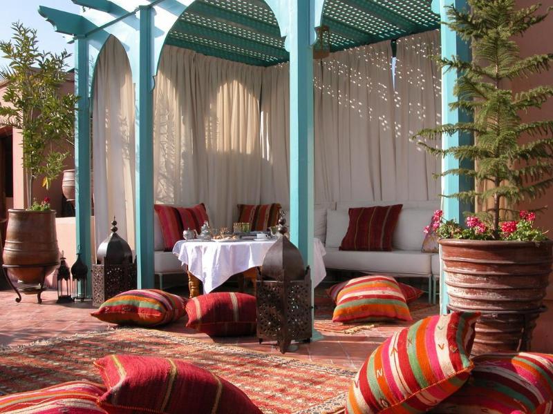 Riad Kniza - Genel