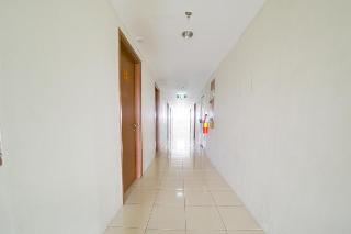 RedDoorz Apartment near Bundaran Satelit Surabaya otel fotoğrafı