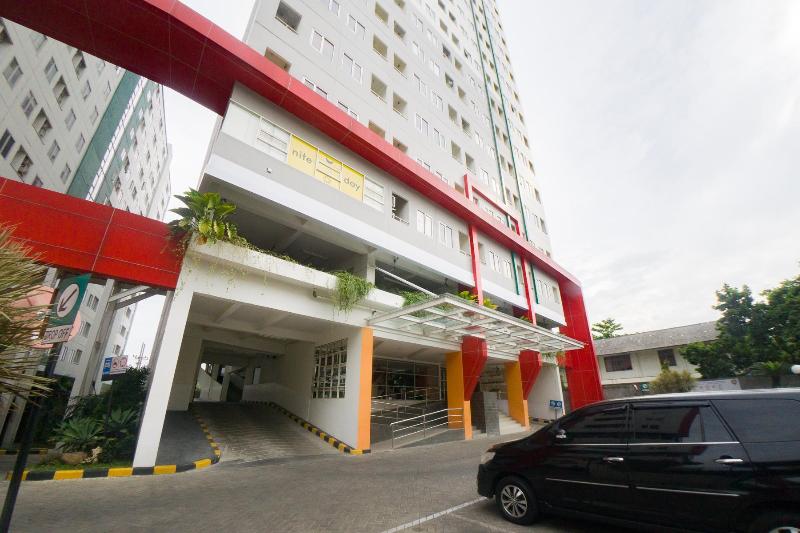 RedDoorz Apartment near Bundaran Satelit Surabaya - Genel