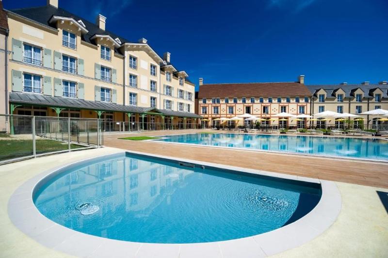 Staycity Aparthotels near Disneyland ® Paris - Havuz
