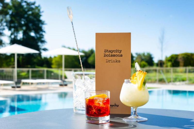 Staycity Aparthotels near Disneyland ® Paris - Havuz