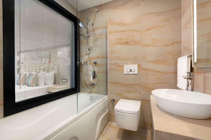 Ramada Encore Istanbul Basin Express - Oda