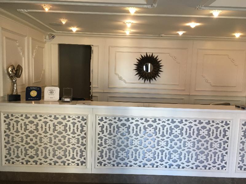 Ena Boutique Hotel - Lobi