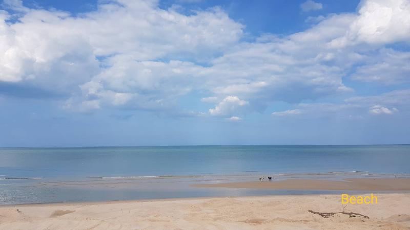 Khanom Beach Resort and Spa - Plaj