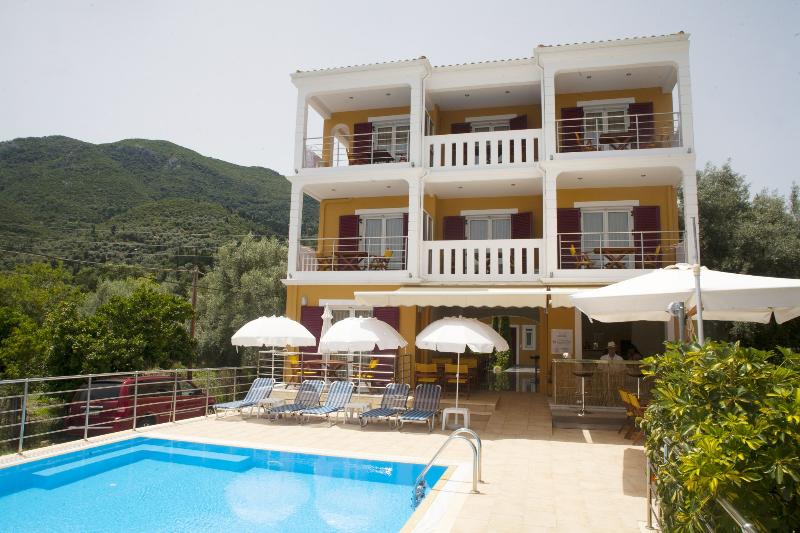 Summertime Inn - Genel