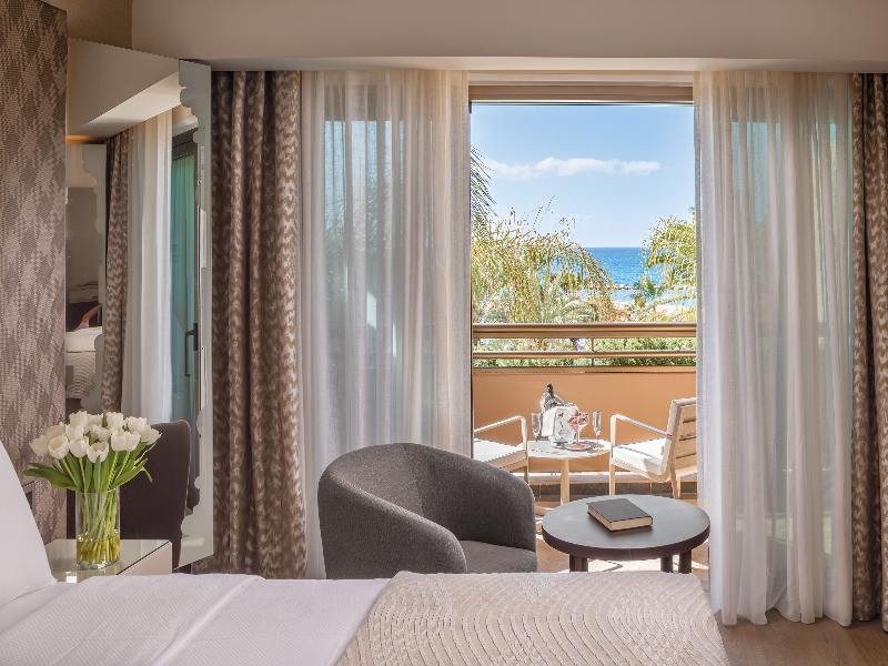 Four Seasons Hotel - Oda